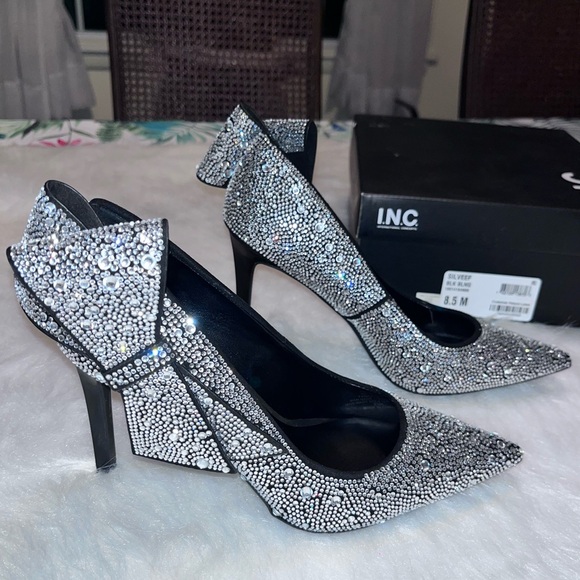 I.N.C. Shoes - INC SILVEE SIDE BOW PUMPS ! You will feel like Cinderella in these! STUNNING